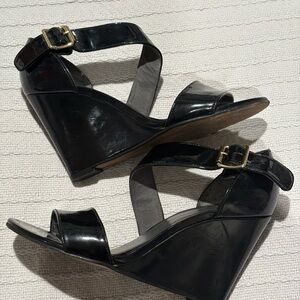 Stuart Weizman Elegant Black Wedge Sandals